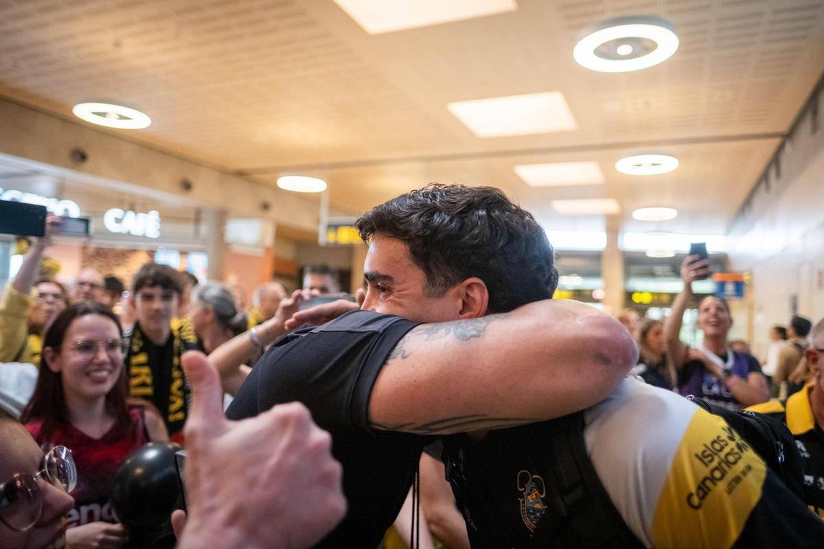 Recibimiento de la afición al CB Canarias