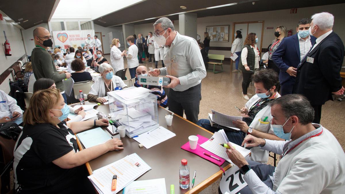 Votación del personal sanitario en el Morales Meseguer