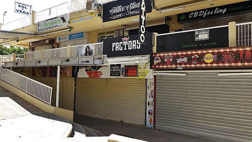 Locales comerciales cerrados en Magaluf. | JUAN LUIS IGLESIAS