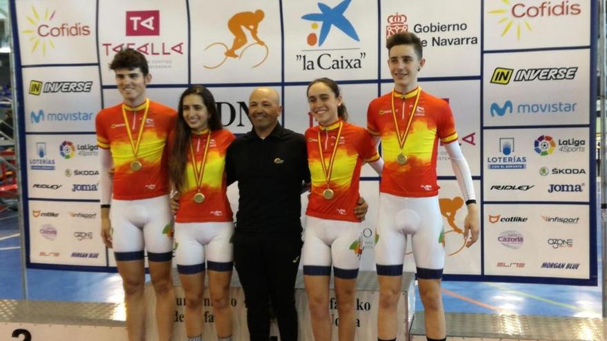 Joan Albert Riera, Marina Garau, David Monserrat, Maria Rosselló y Francesc Bennàssar en el podio de Tafalla.