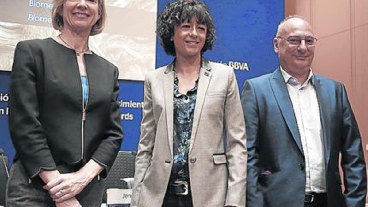 Jennifer Doudna, Emmanuelle Charpentier y Francisco Martínez Mojica, premiados por la Fundación BBVA por la tecnología CRISPR.