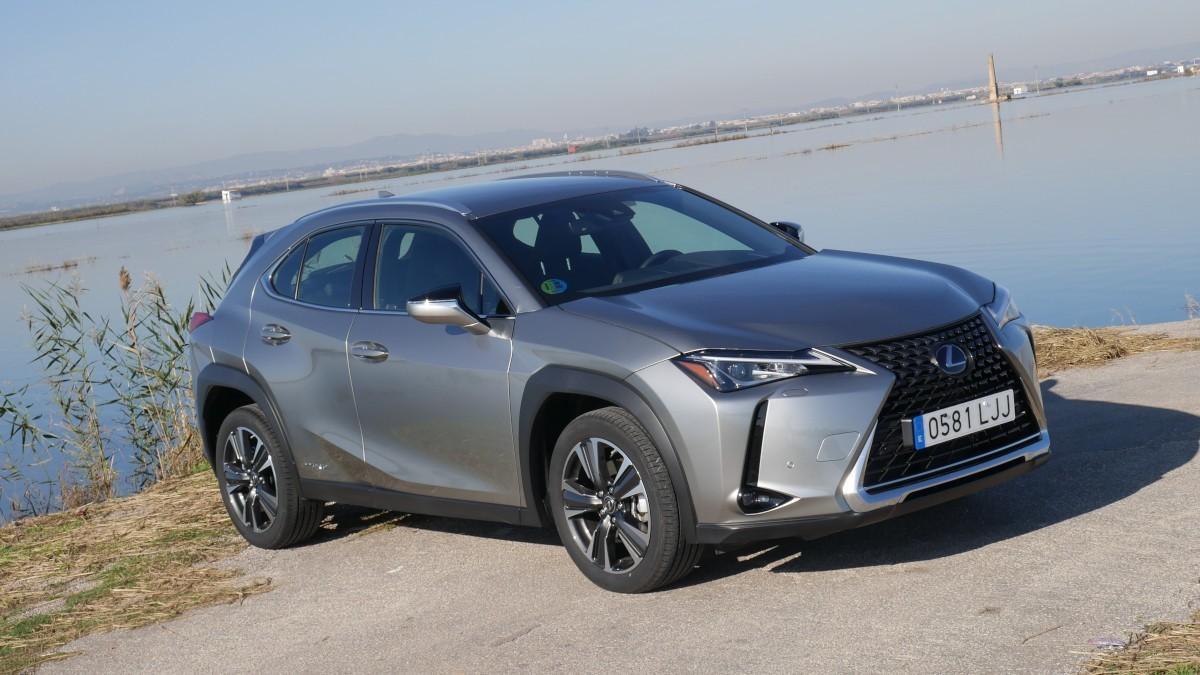 Probamos a fondo el Lexus UX 250h con su motorización híbrida