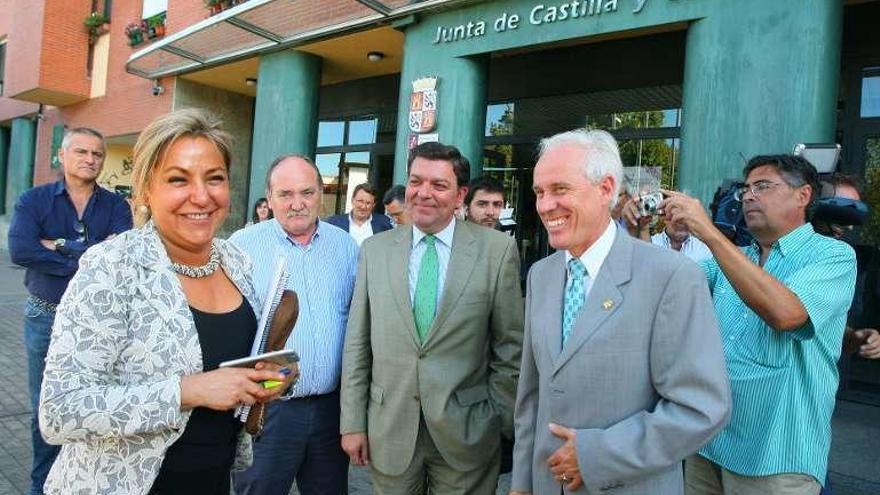 Rosa Valdeón, a su llegada a la reunión de trabajo.