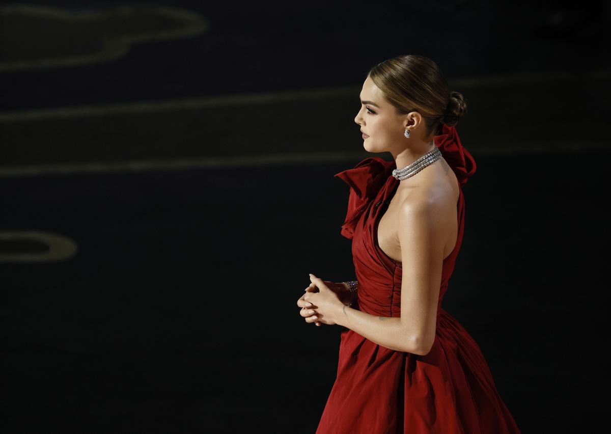 Hollywood (United States), 13/03/2023.- Cara Delevingne during the 95th annual Academy Awards ceremony at the Dolby Theatre in Hollywood, Los Angeles, California, USA, 12 March 2023. The Oscars are presented for outstanding individual or collective efforts in filmmaking in 24 categories. (Estados Unidos) EFE/EPA/ETIENNE LAURENT