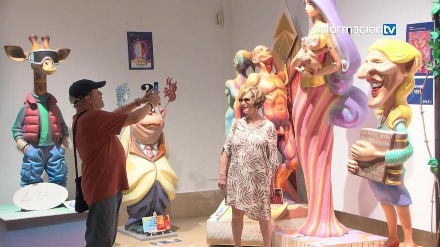 Los alicantinos apuran sus votos para decidir el ninot indul