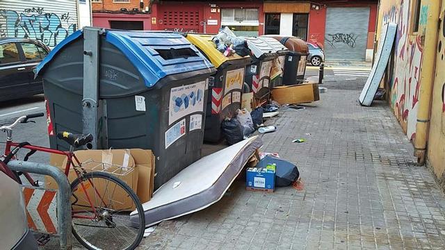 Valencia | Ratas y malos olores en la Raiosa por la basura