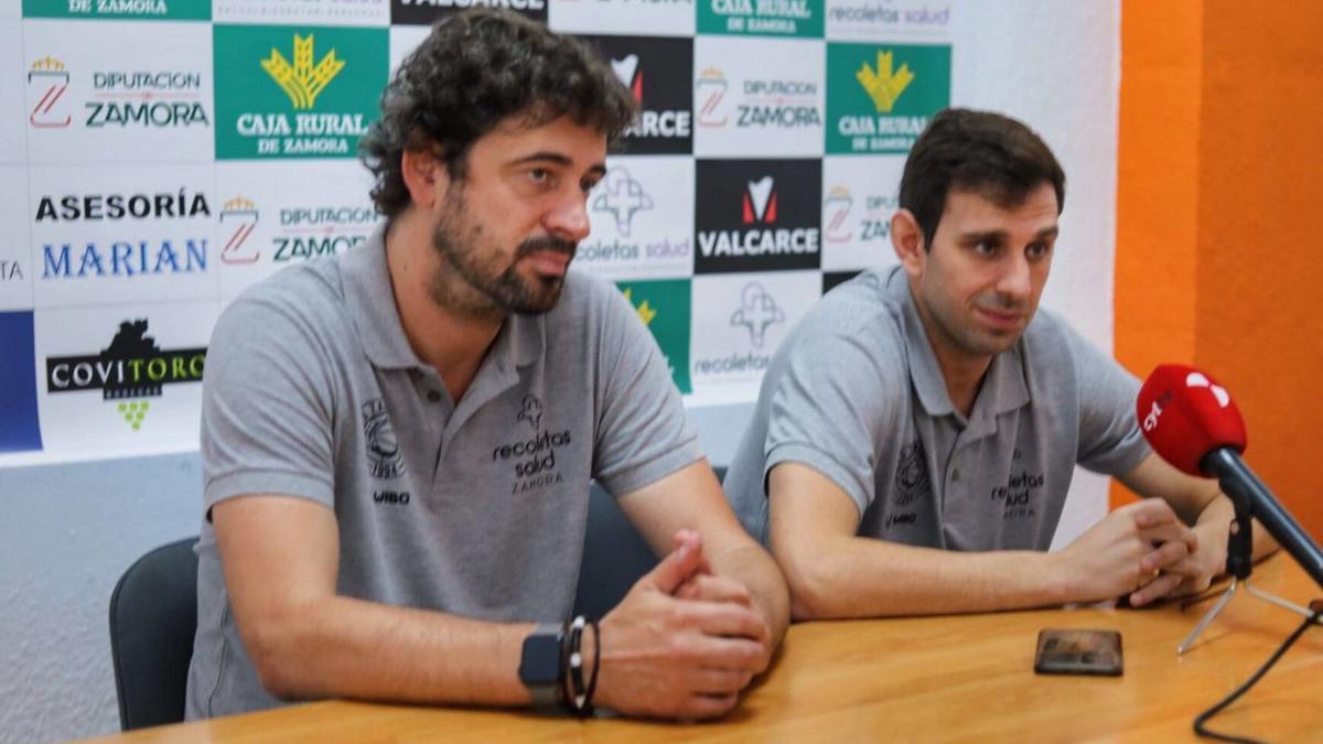 Ricardo Vasconcelos y Raúl «Rula» Pérez, en rueda de prensa. | Alba Prieto