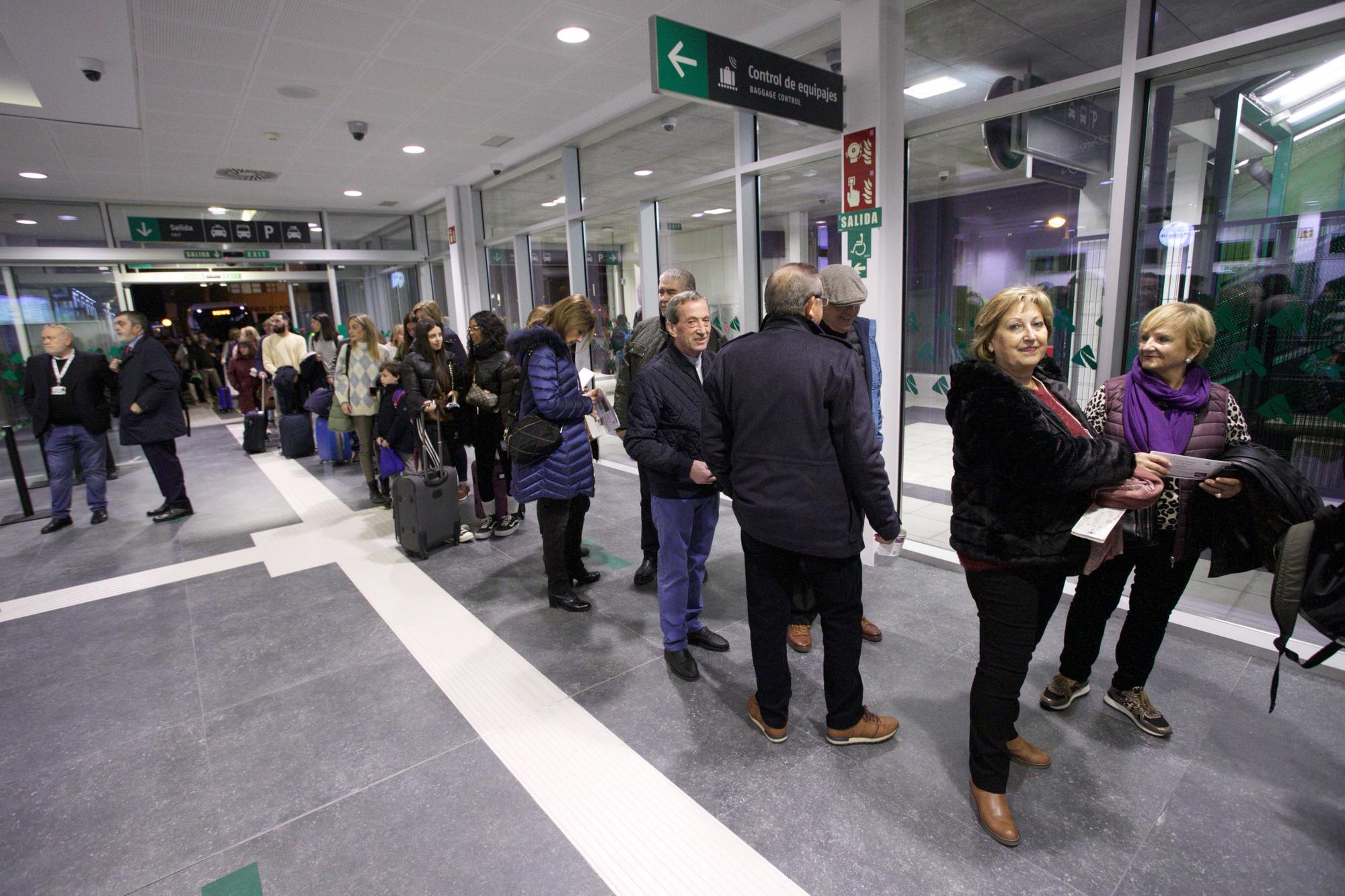 Así ha sido el primer día del AVE Murcia-Madrid y de Cercanías Avant en la estación del Carmen