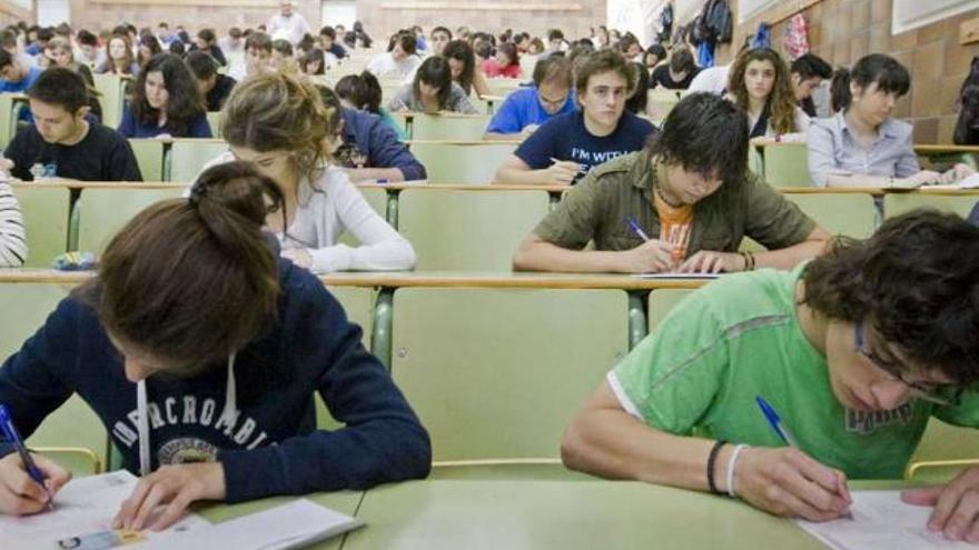 &#039;Padrinos&#039; para universitarios en apuros