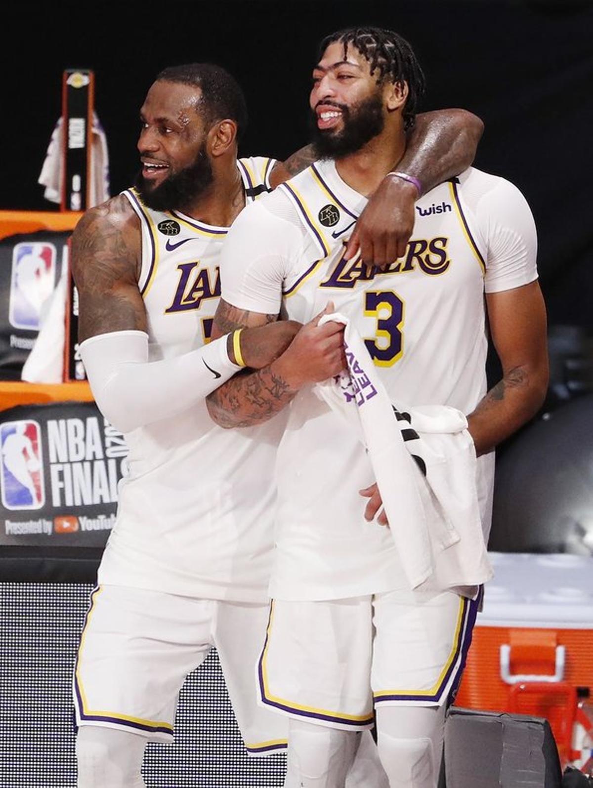 Los Ángeles Lakers se proclaman campeones de la NBA 2020 tras destrozar a los Miami Heat (106-93) en el sexto partido de las finales NBA. Conquistan así el 17º anillo de la historia de la franquicia.