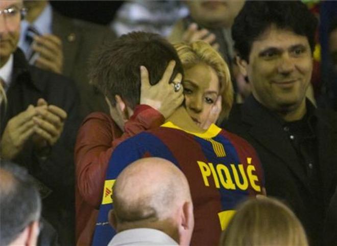 Shakira consoló a Piqué