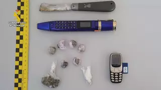 Una mujer detenida con una navaja, hachís, marihuana y teléfonos móviles en su visita a la cárcel de Cáceres