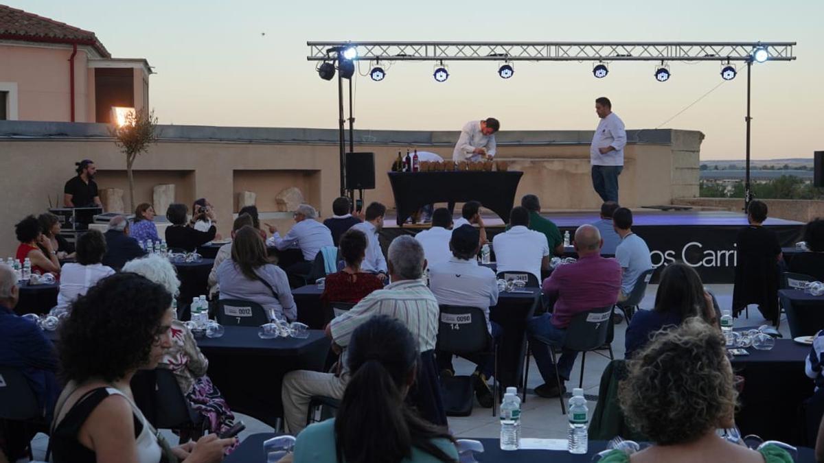 La terraza del teatro, durante una sesión de catas. | J. L. F. (ARCHIVO)