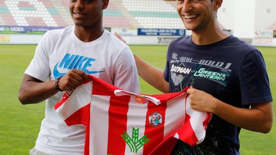 Manu Álvarez en la presentación de un jugador.