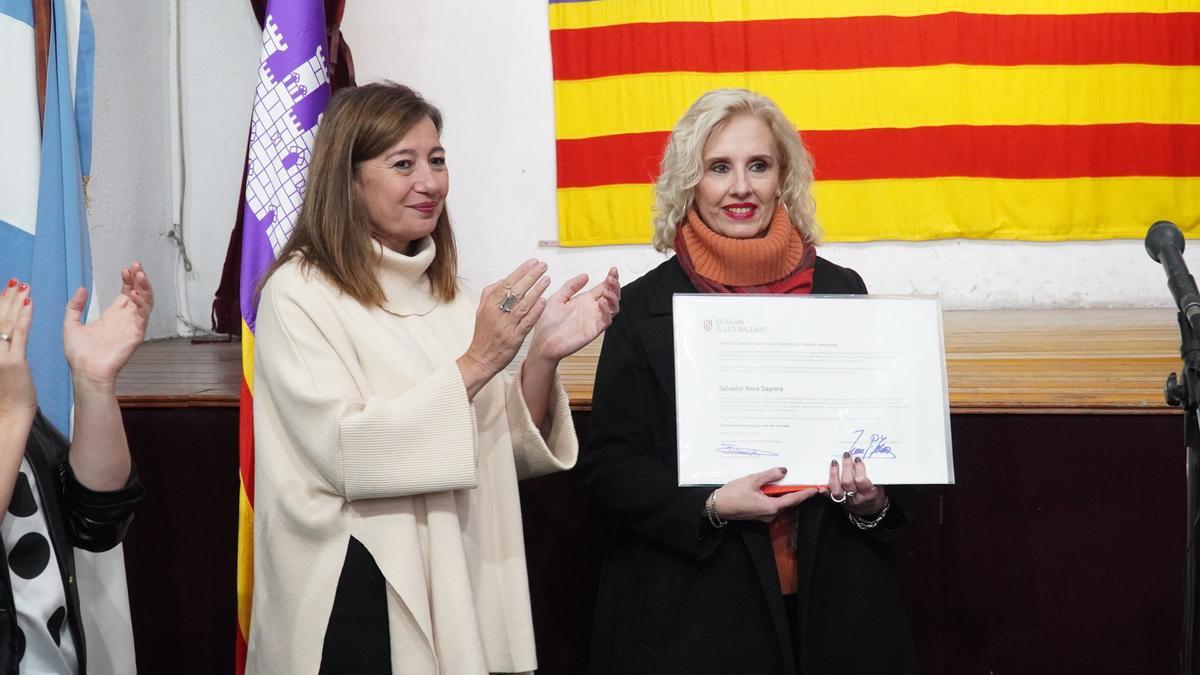 Armengol entrega el certificado de víctimas del franquismo a descendientes argentinos de Julià Fullana y Salvador Riera