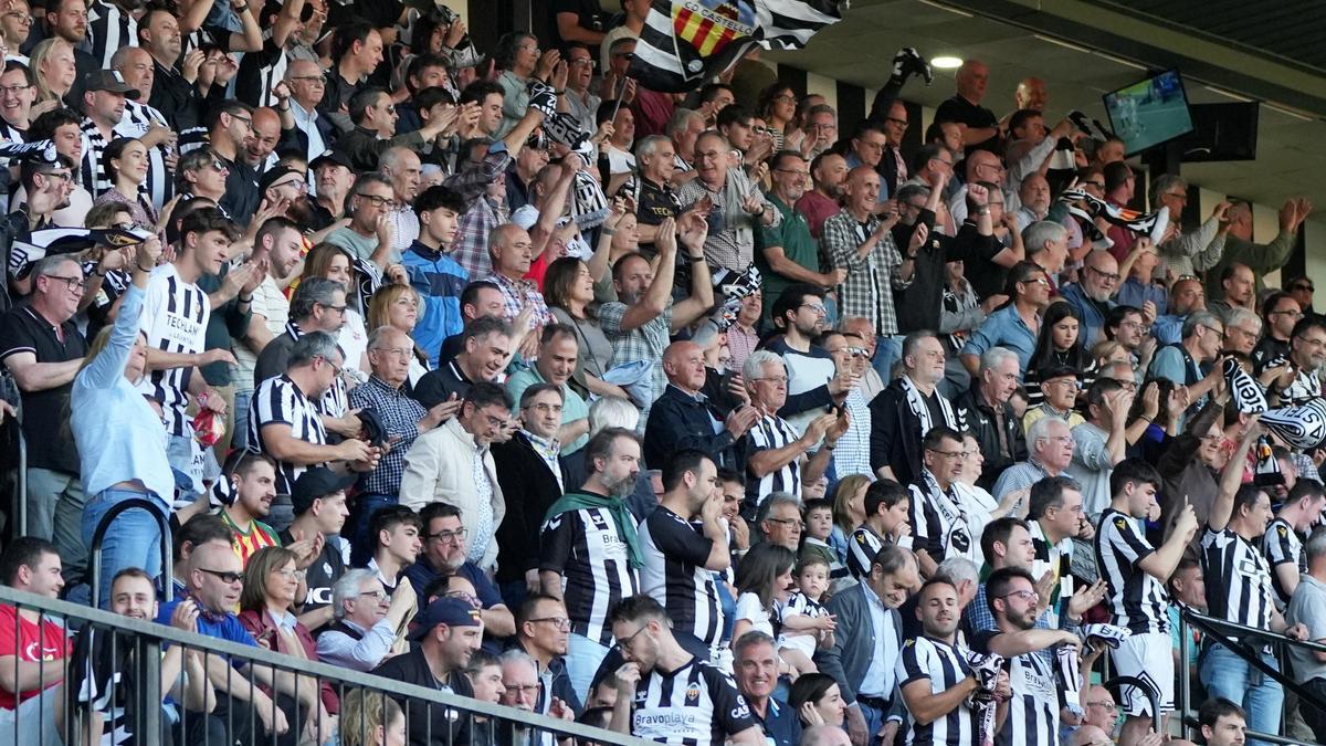 Aficionados del CD Castellón en Castalia.