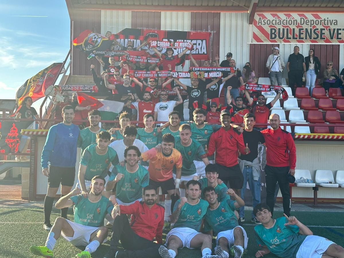 El Ciudad de Murcia celebra la victoria en Bullas