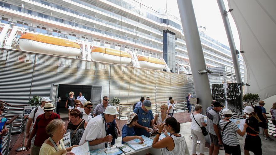 Más de 3.000 cruceristas desembarcaron el martes en Alicante