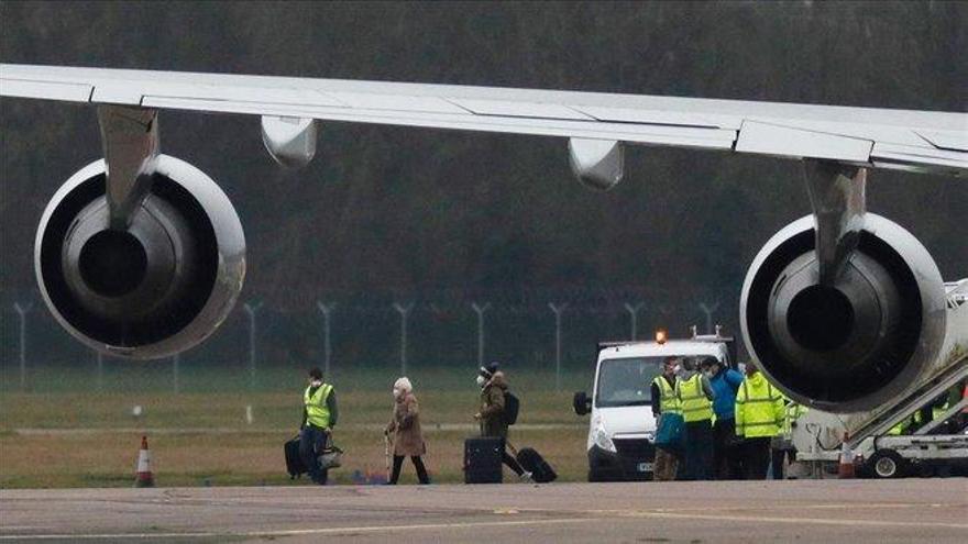 Los españoles repatriados de Wuhan por el coronavirus aterrizan en Madrid