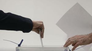 La democràcia perd terreny en les últimes dues dècades: el 56% dels països viu avui sota règims autocràtics