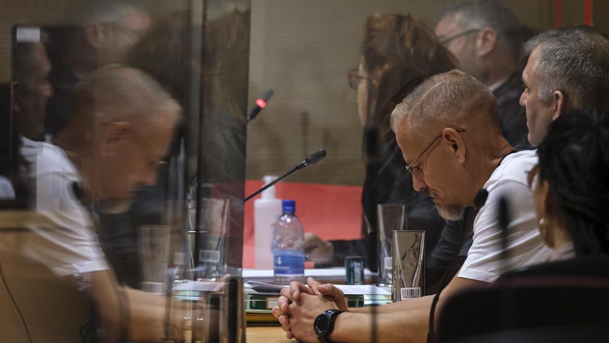 Lars E. A. durante la primera sesión del juicio por asesinato en su contra, este lunes