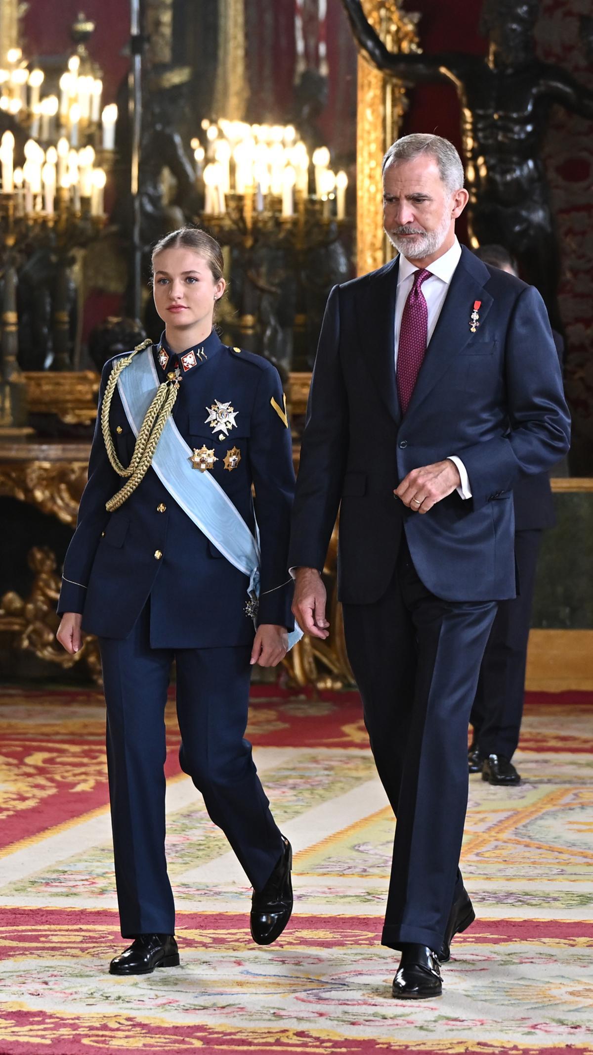 Los Reyes, la Princesa de Asturias y la Infanta Sofía presiden una recepción en el Palacio Real por el Día de la Fiesta Nacional