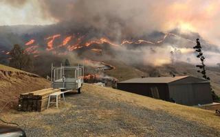 Australia arde con más de cien incendios forestales y pueden extenderse