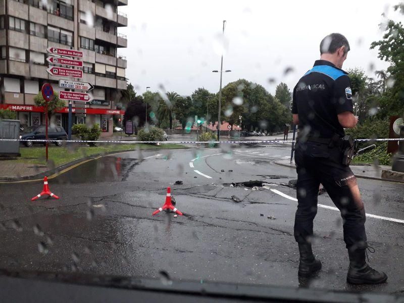 Una lluvia torrencial en Ourense deja el centro inundado. // FdV | Brais Lorenzo