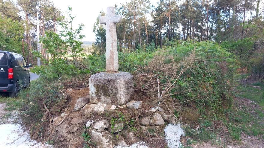 Vimianzo restaura o cruceiro de termo do Careixo e volve a ubicalo no seu lugar orixinal