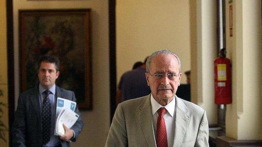 De la Torre lamentó la falta de colaboración de la Junta.