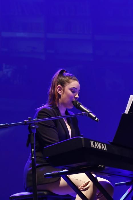 El Teatro Municipal acogió un emotivo Homenaje a los maestros y maestras jubilados de Torrevieja