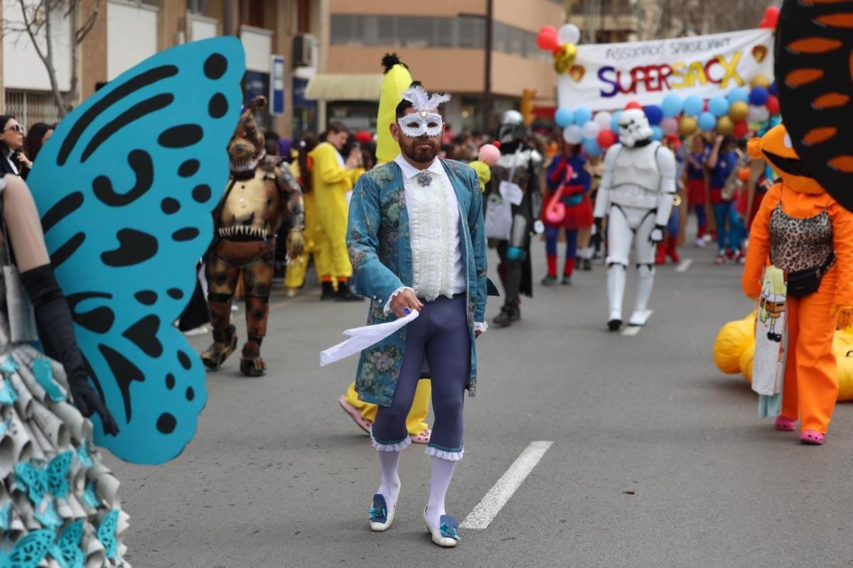 Búscate en las imágenes de la rúa de Carnaval de Ibiza