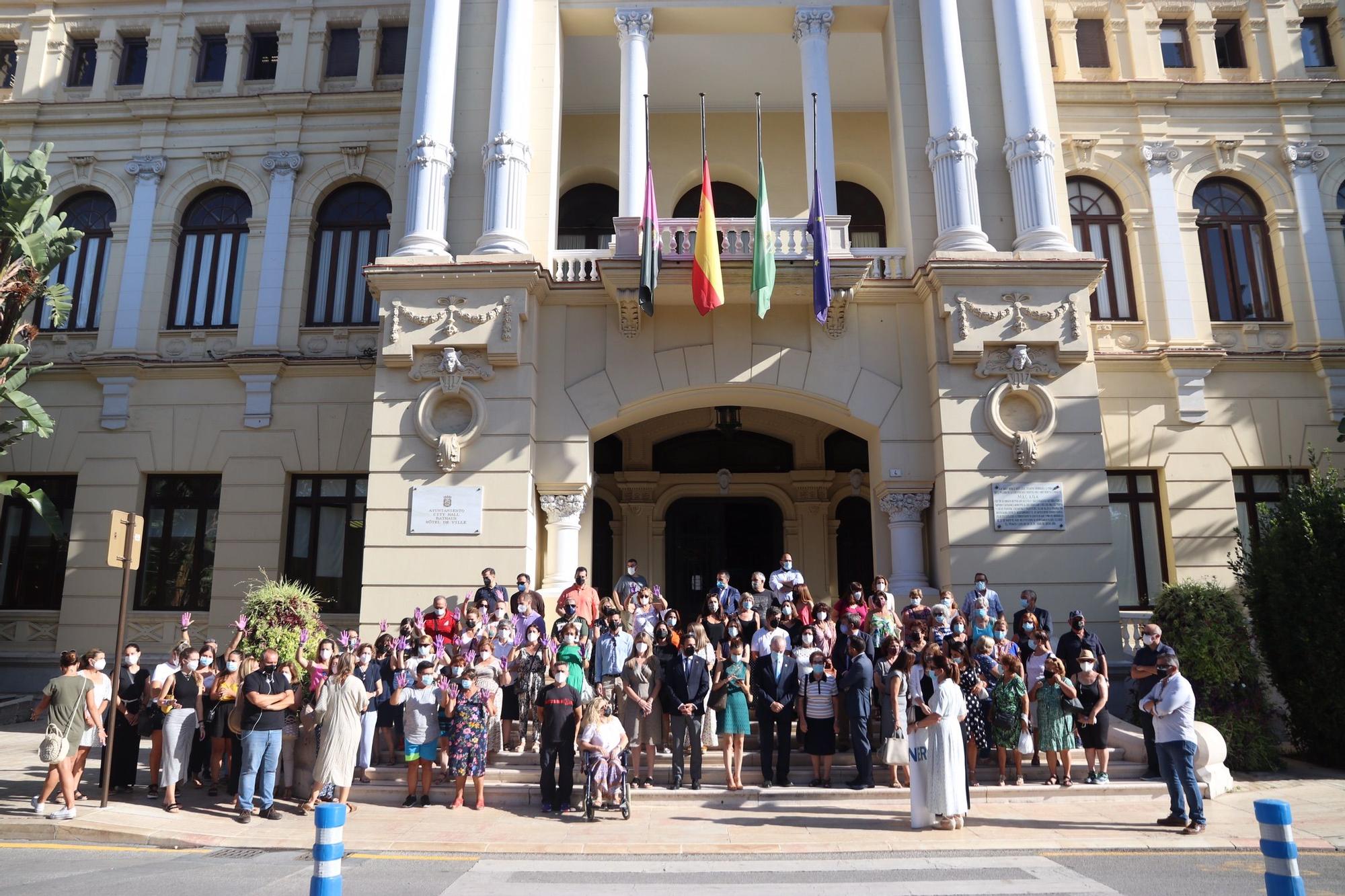 Minuto de silencio en el Ayuntamiento de Málaga por el crimen ocurrido en El Bulto