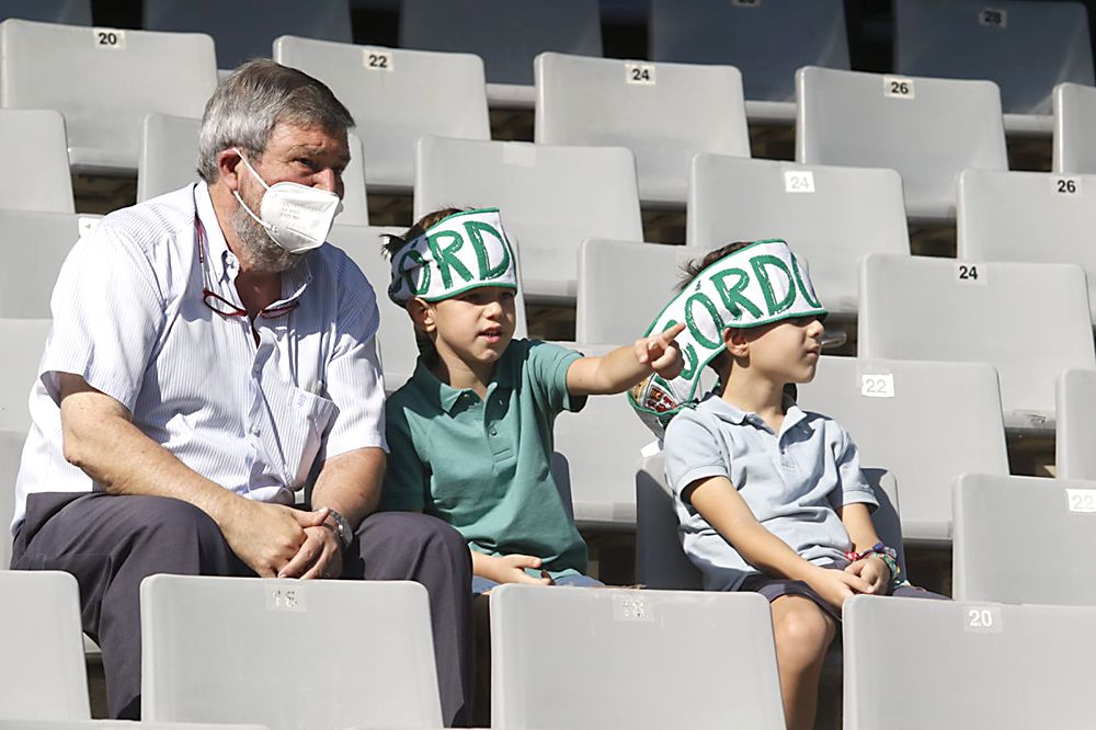 Aficionados asistentes al Córdoba CF-UD San Fernando