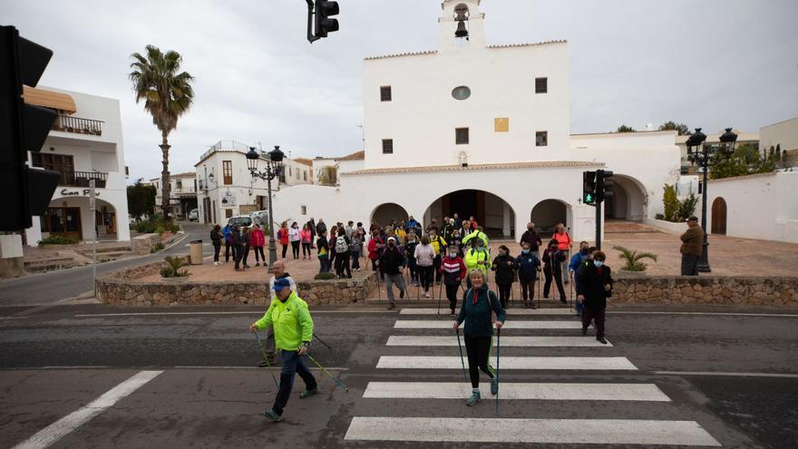 Salida de marcha nórdica en la celebración de Sant Josep Contra el Cáncer el pasado año. | VICENT MARÍ