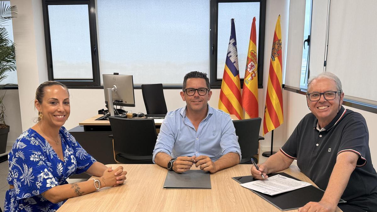 Firma del convenio de colaboración entre ambas instituciones.