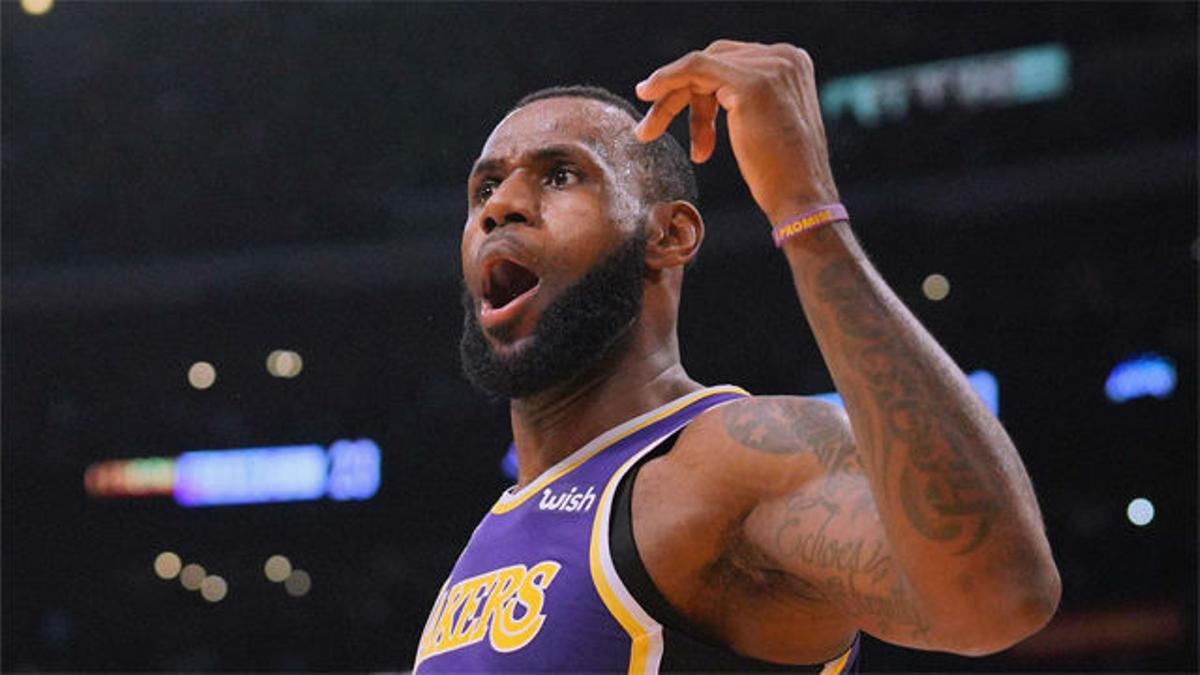 LeBron James firmó una noche brillante