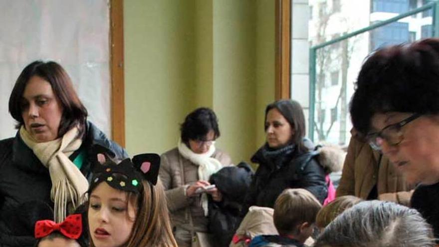 Niños disfrazados durante el Carnaval de Navia del año pasado.