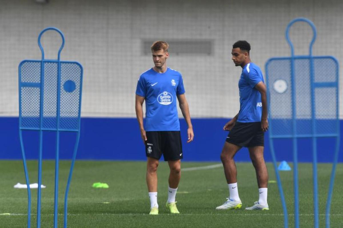 El Deportivo regresa al trabajo en Abegondo: primeras imágenes sobre el césped con los nuevos fichajes