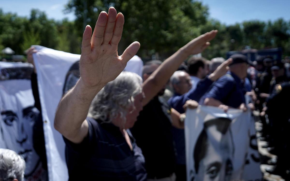 Falangistas protagonizan incidentes en Madrid por el traslado de los restos de José Antonio Primo de Rivera