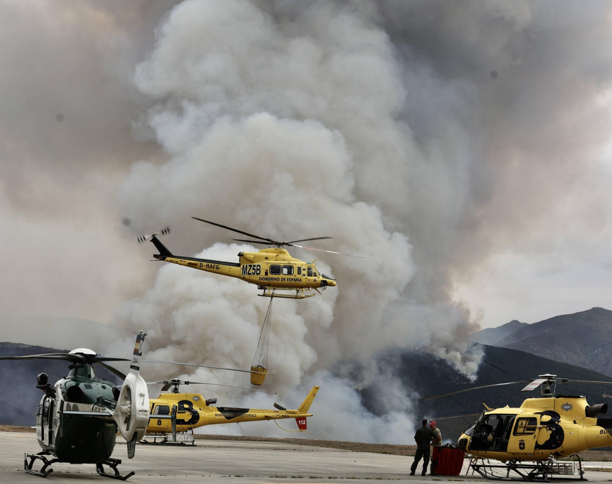 EN IMÁGENES: La evolución del incendio de Ibias
