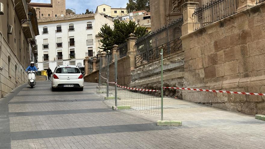 Piden en Lorca que se proteja el atrio de San Patricio tras la retirada de las escaleras