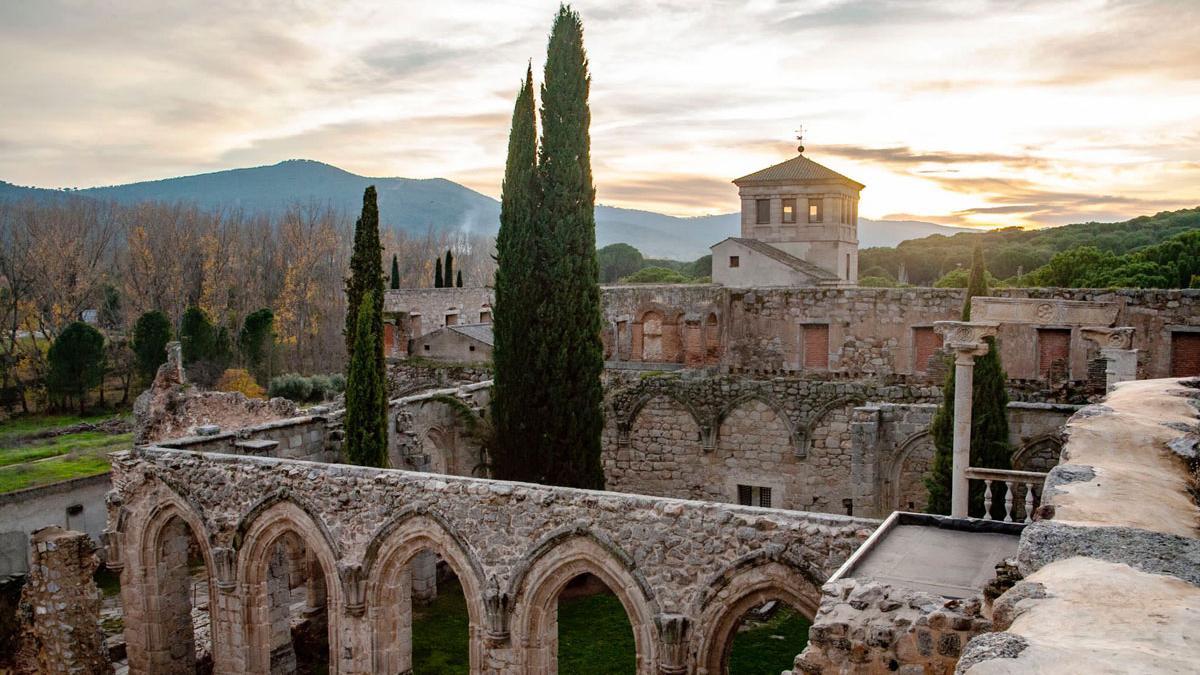 El Monasterio de Santa María la Real de Valdeiglesias, construido en el año 1180.