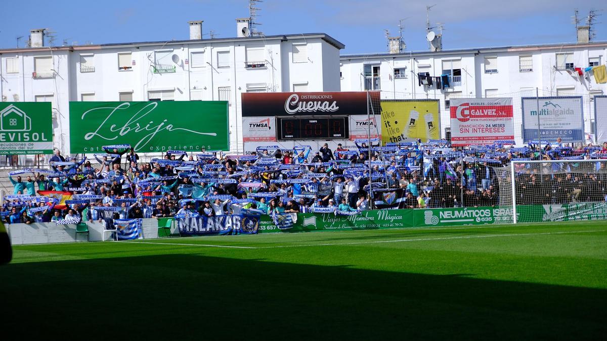Más de un millar de personas se desplazaron para ver al Málaga CF en Sanlúcar.