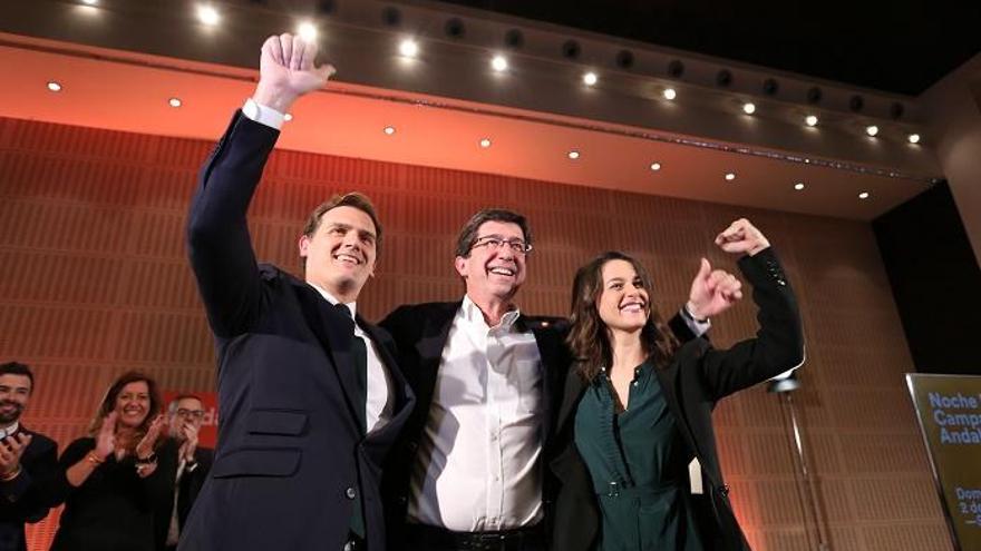 Una imagen de Juan Marín, Albert Rivera e Inés Arrimadas celebrando los resultados en la noche electoral.