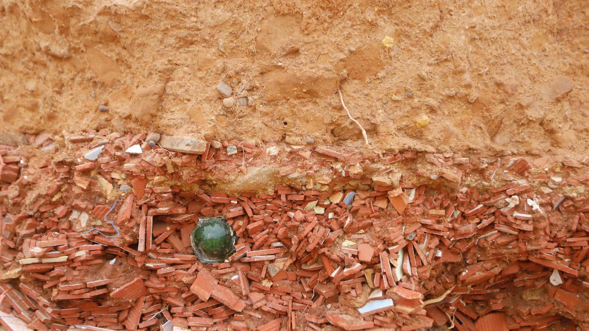 La dana saca a la luz un cementerio cerámico en el Turia