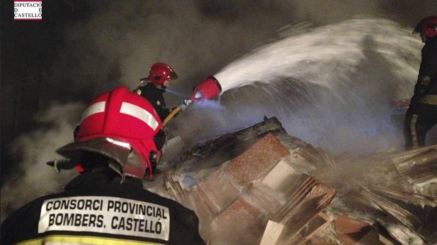 Incendio en un almacén cerámico de Almassora