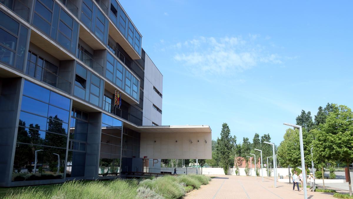 La façana del Palau de Justícia, seu de l'Audiència de Girona.