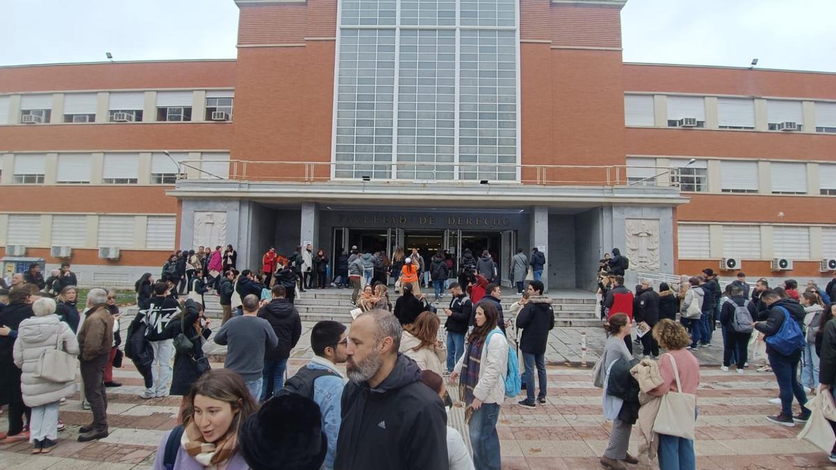 Opositores al examen MIR en enero, en Madrid