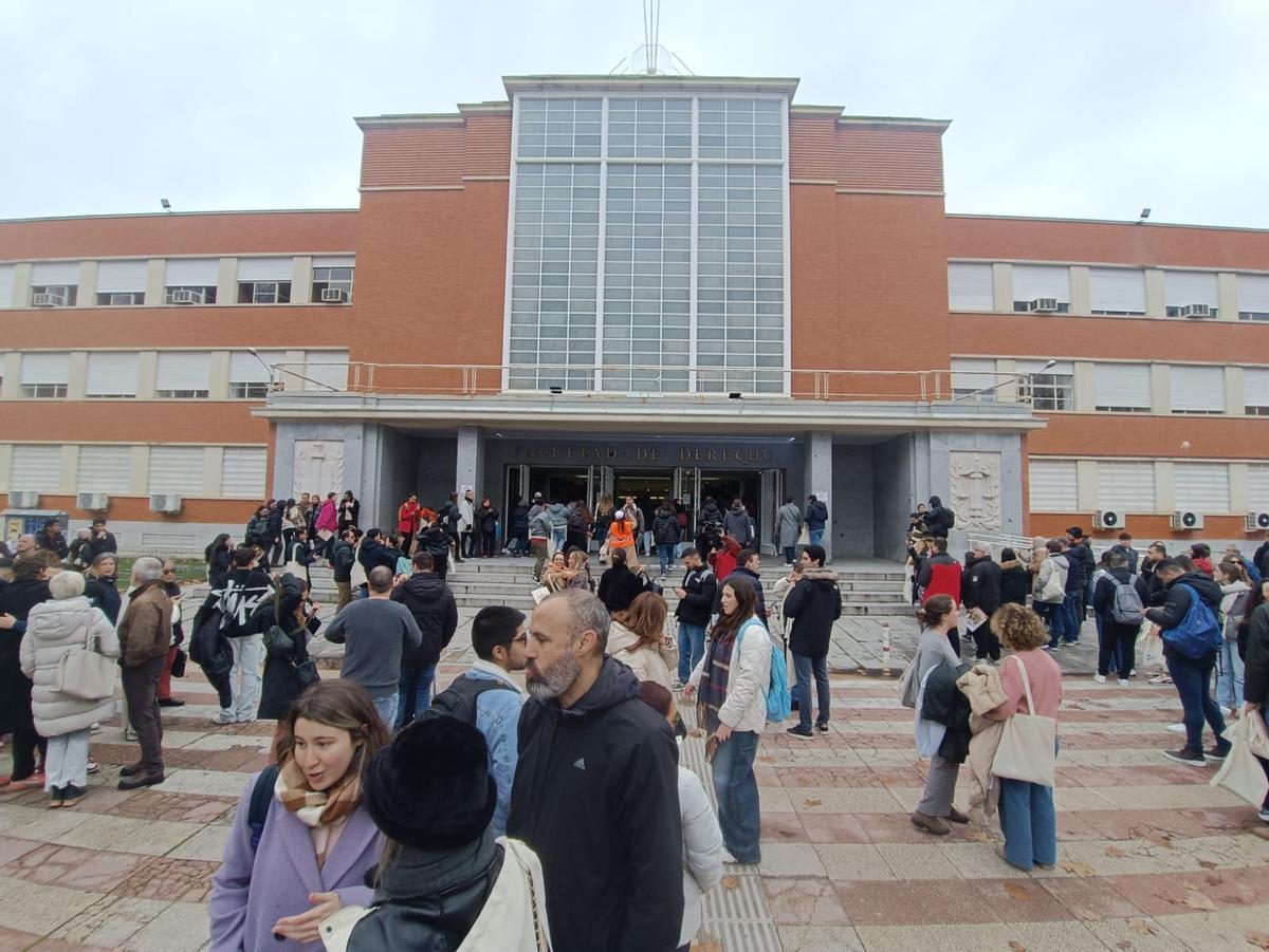 Opositores al examen MIR en enero, en Madrid